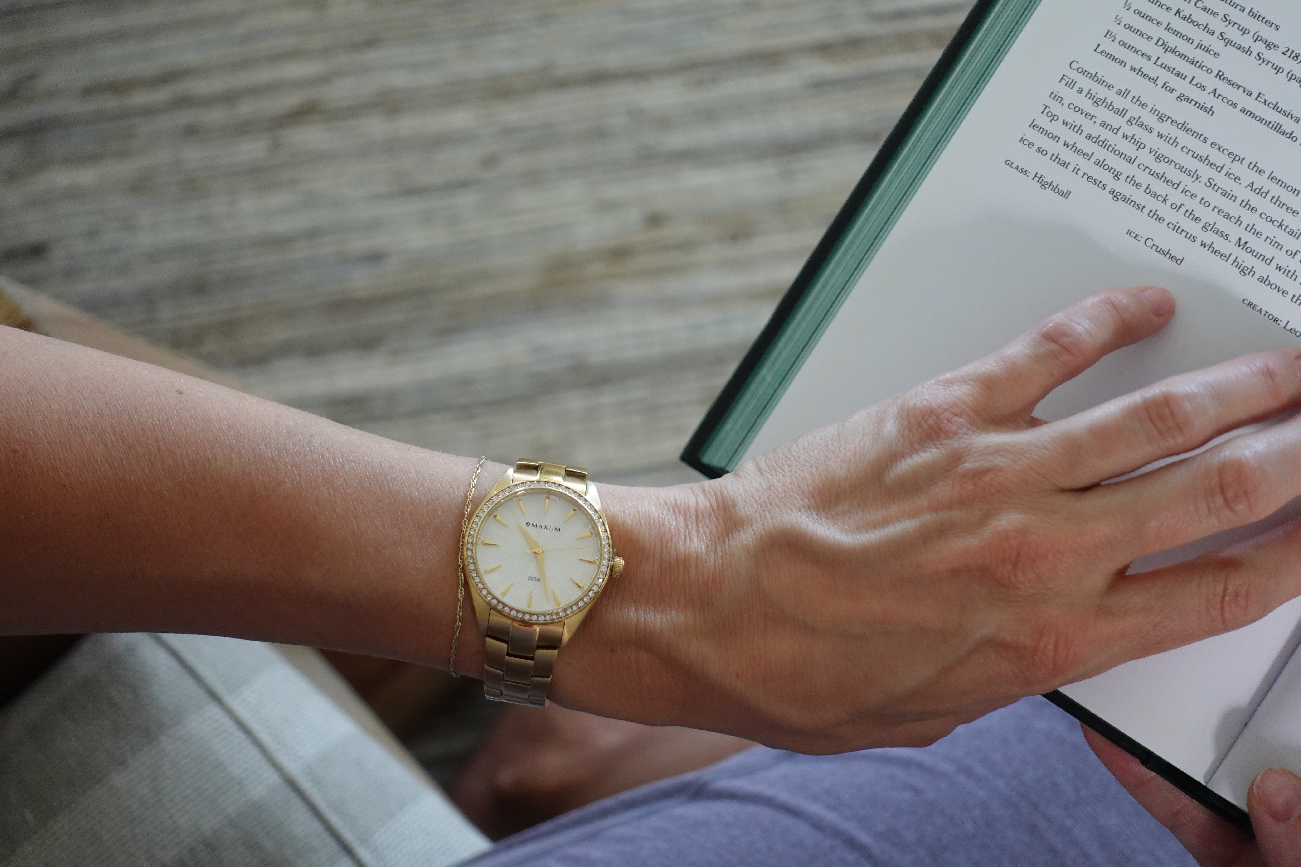 Sydney Crystal-Embellished Analogue Watch  –White Dial, Gold Tone Case & Bracelet