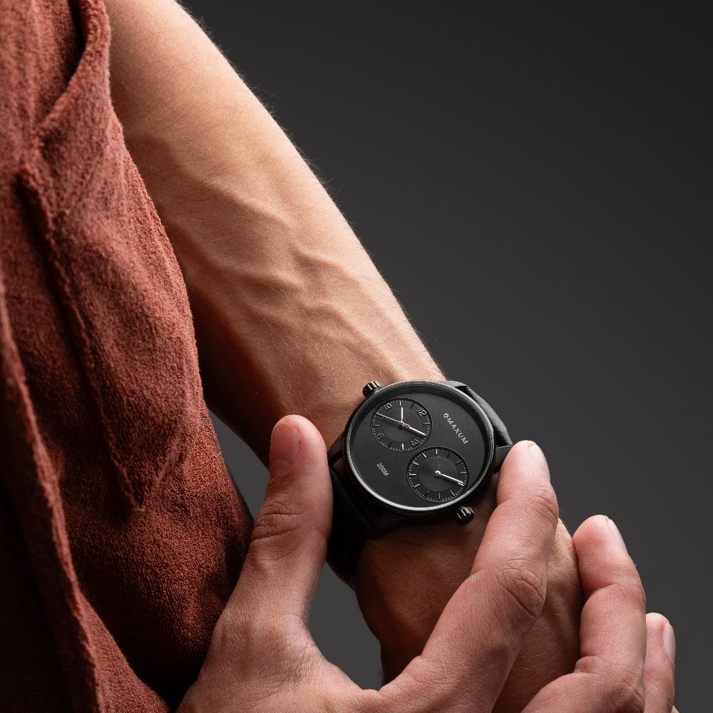 Maxum x Taylor Steele – Black Dial, Black Case & Black Leather Band Watch
